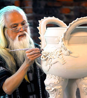 Bat Trang potter.jpg